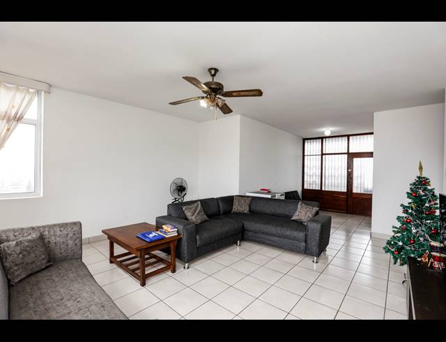 2 BEDROOM APARTMENT FOR SALE IN GLENWOOD